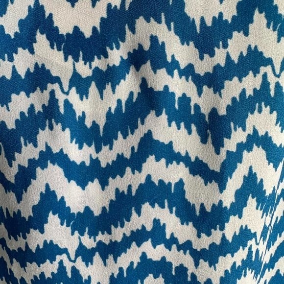 ANN TAYLOR Petites Turquoise Blue Chevron Sleeveless Ladies  Blouse, 4P - Picture 6 of 7